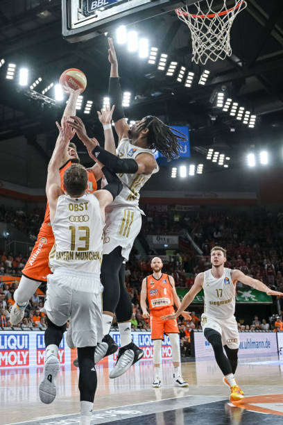 赖于比尔和 赖于比尔和